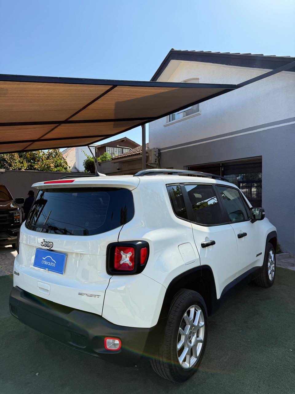 Jeep Renegade 1.8 Auto Sport LX 2023 (20.000 km)