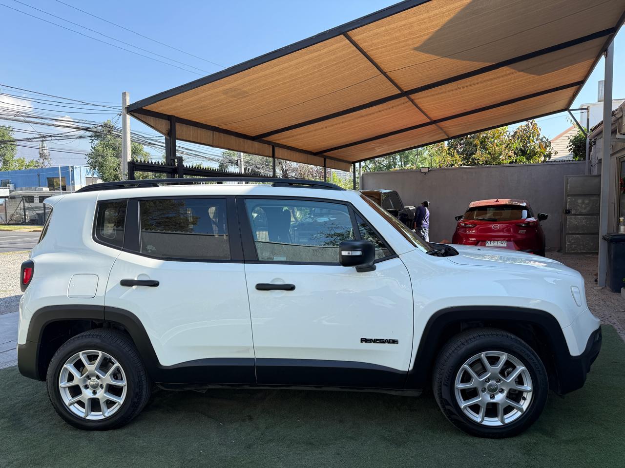 Jeep Renegade 1.8 Auto Sport LX 2023 (20.000 km)