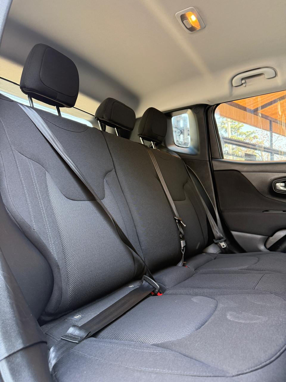 Jeep Renegade 1.8 Auto Sport LX 2023 (20.000 km)