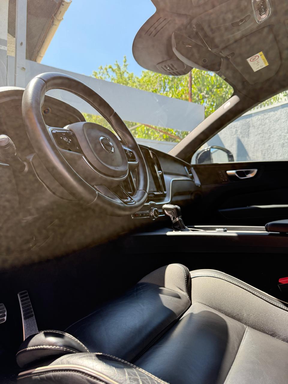 Volvo XC60 2.0 T6 R-Design 4WD 2021 (78.000 km)