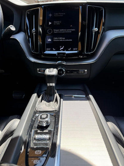 Volvo XC60 2.0 T6 R-Design 4WD 2021 (78.000 km)