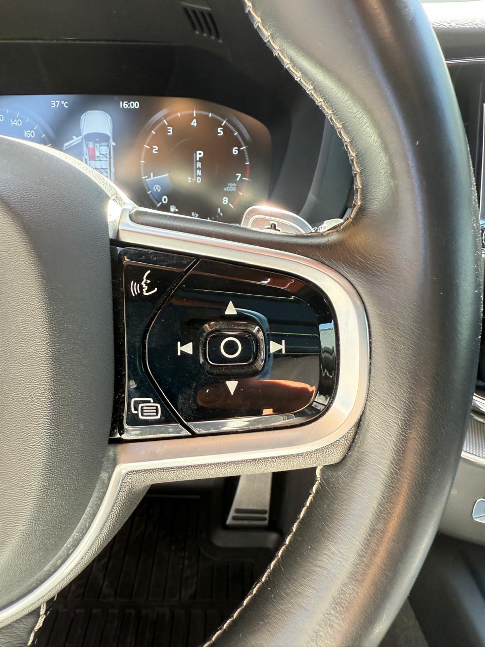 Volvo XC60 2.0 T6 R-Design 4WD 2021 (78.000 km)