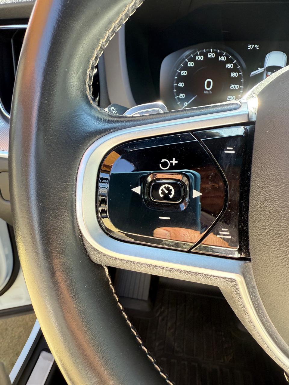 Volvo XC60 2.0 T6 R-Design 4WD 2021 (78.000 km)