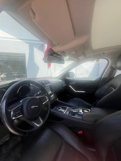 Jaguar F-Pace 2.0D I4 180PS Prestige Auto 4WD 2019 (76.500 KM)