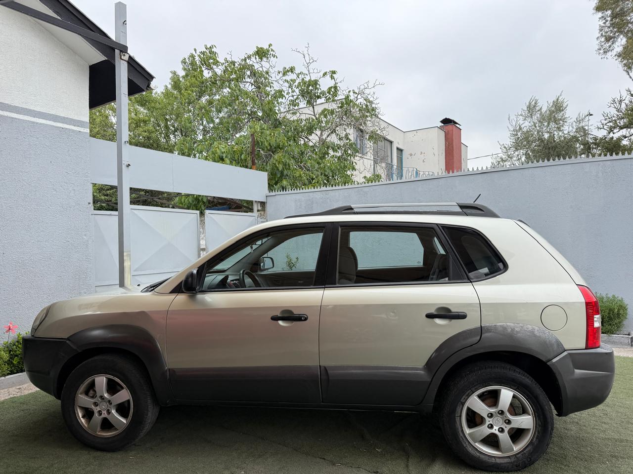 Hyundai Tucson GL 2.0 Automática 2008 (225.100 km)