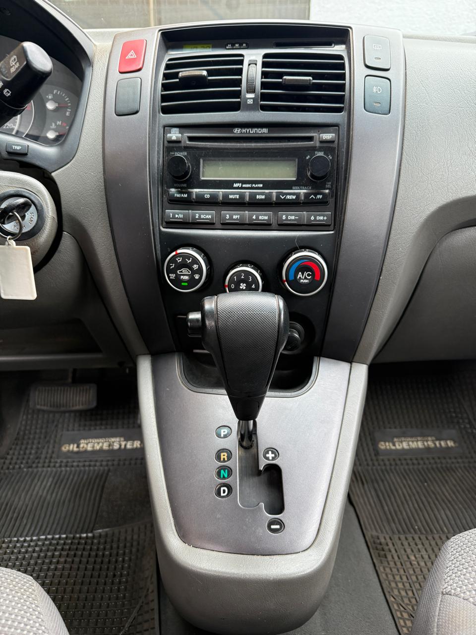 Hyundai Tucson GL 2.0 Automática 2008 (225.100 km)