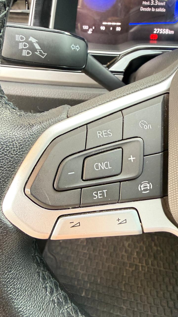 Volkswagen Nivus 1.0 TSI Comfortline 2023 (27.600 km)
