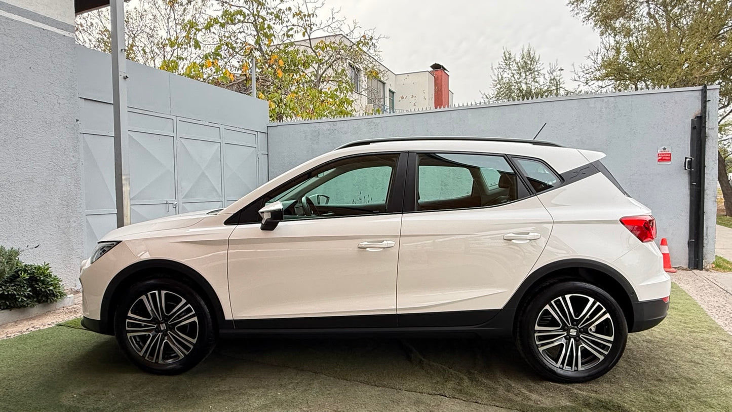 Seat Arona 1.6 Automático FR 2025 (242 km)