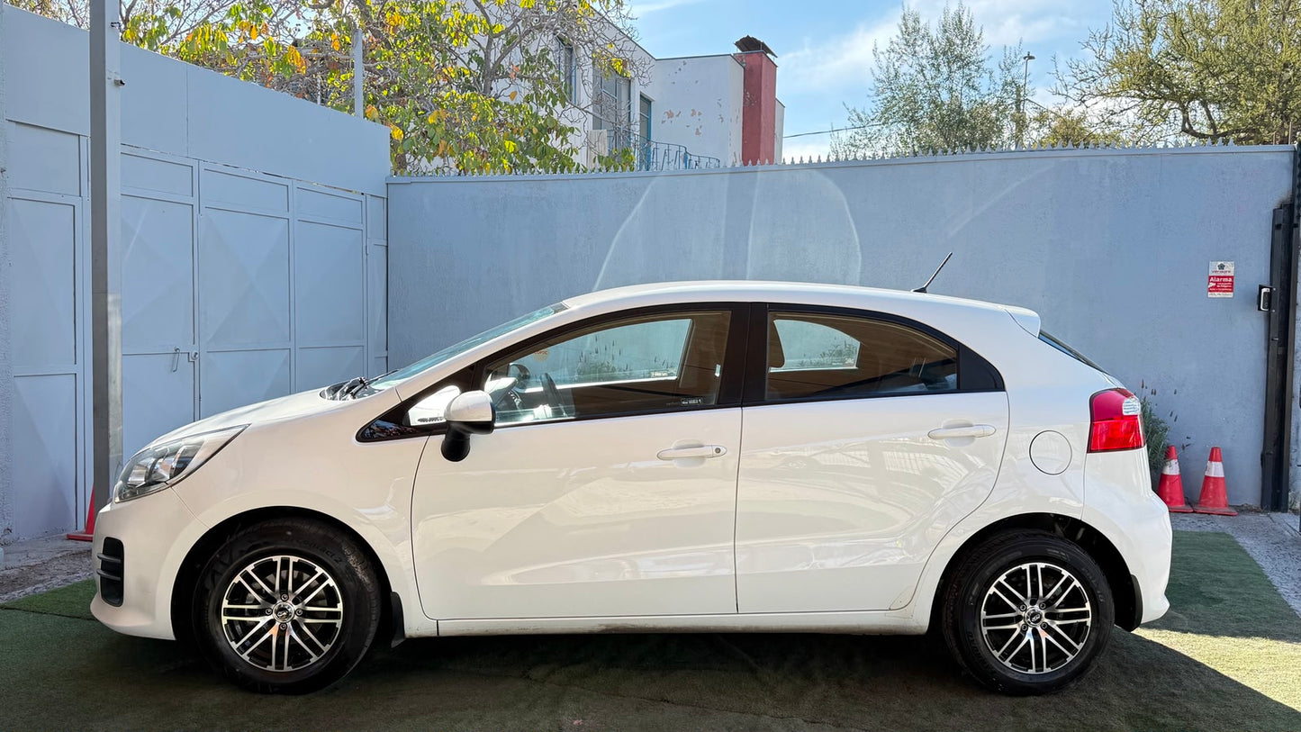 Kia Rio 5 1.4 EX Manual 2015 (117.950 km)