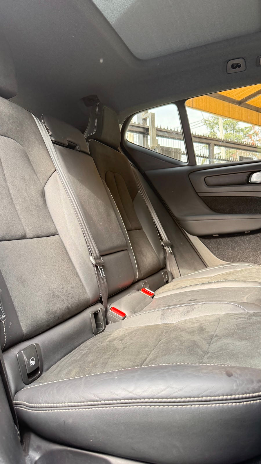 Volvo XC40 2.0 T4 R-Design Automático 2021 (88.995 km)