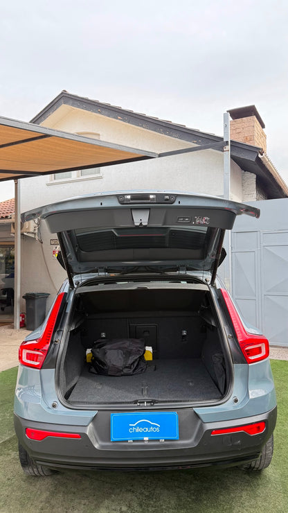 Volvo XC40 2.0 T4 R-Design Automático 2021 (88.995 km)