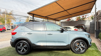 Volvo XC40 2.0 T4 R-Design Automático 2021 (88.995 km)