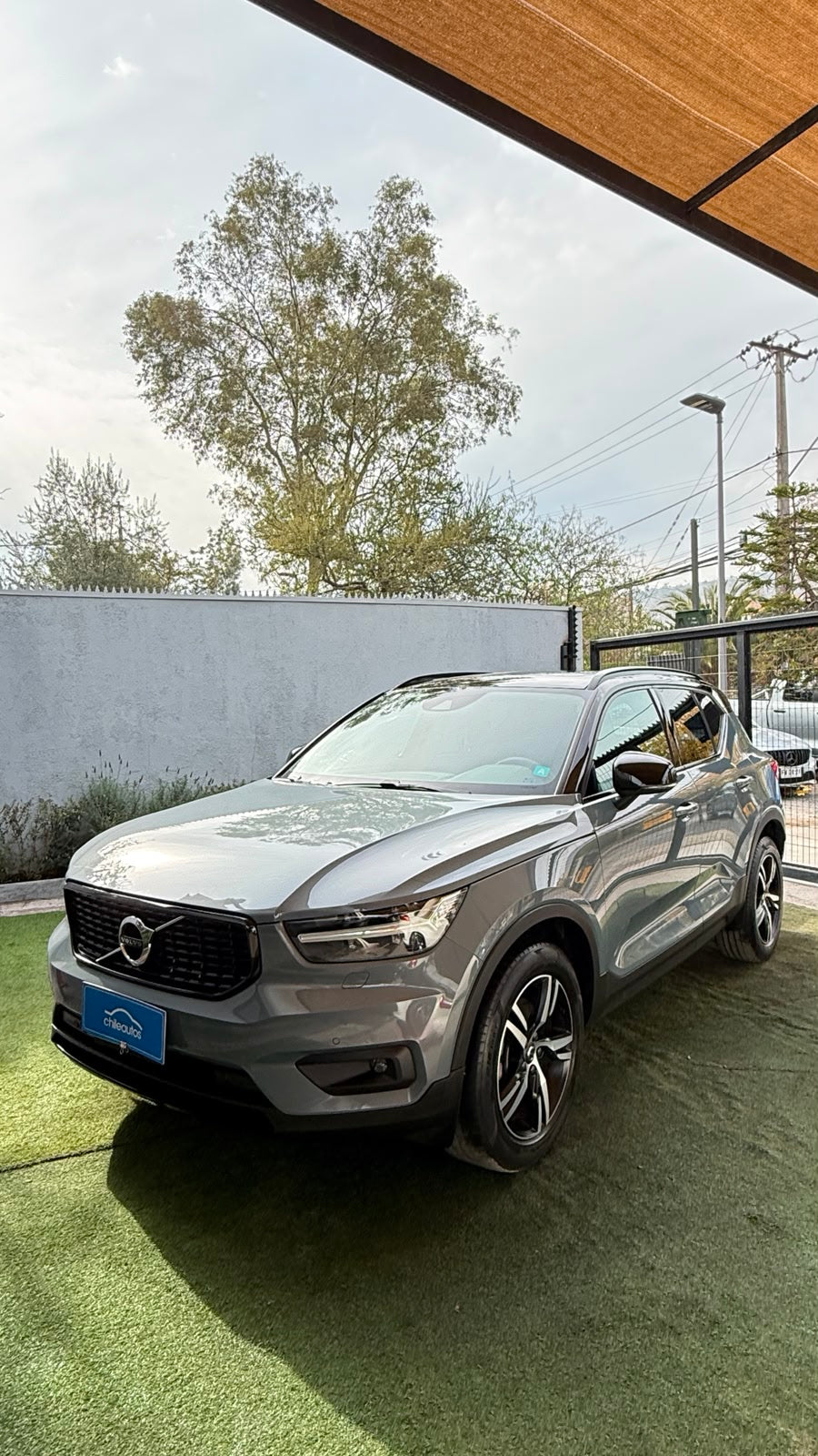 Volvo XC40 2.0 T4 R-Design Automático 2021 (88.995 km)