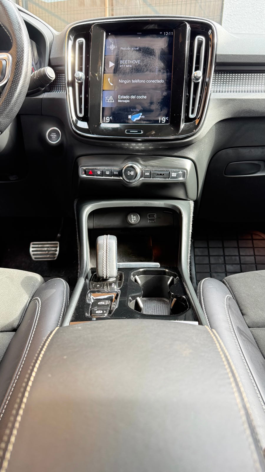 Volvo XC40 2.0 T4 R-Design Automático 2021 (88.995 km)