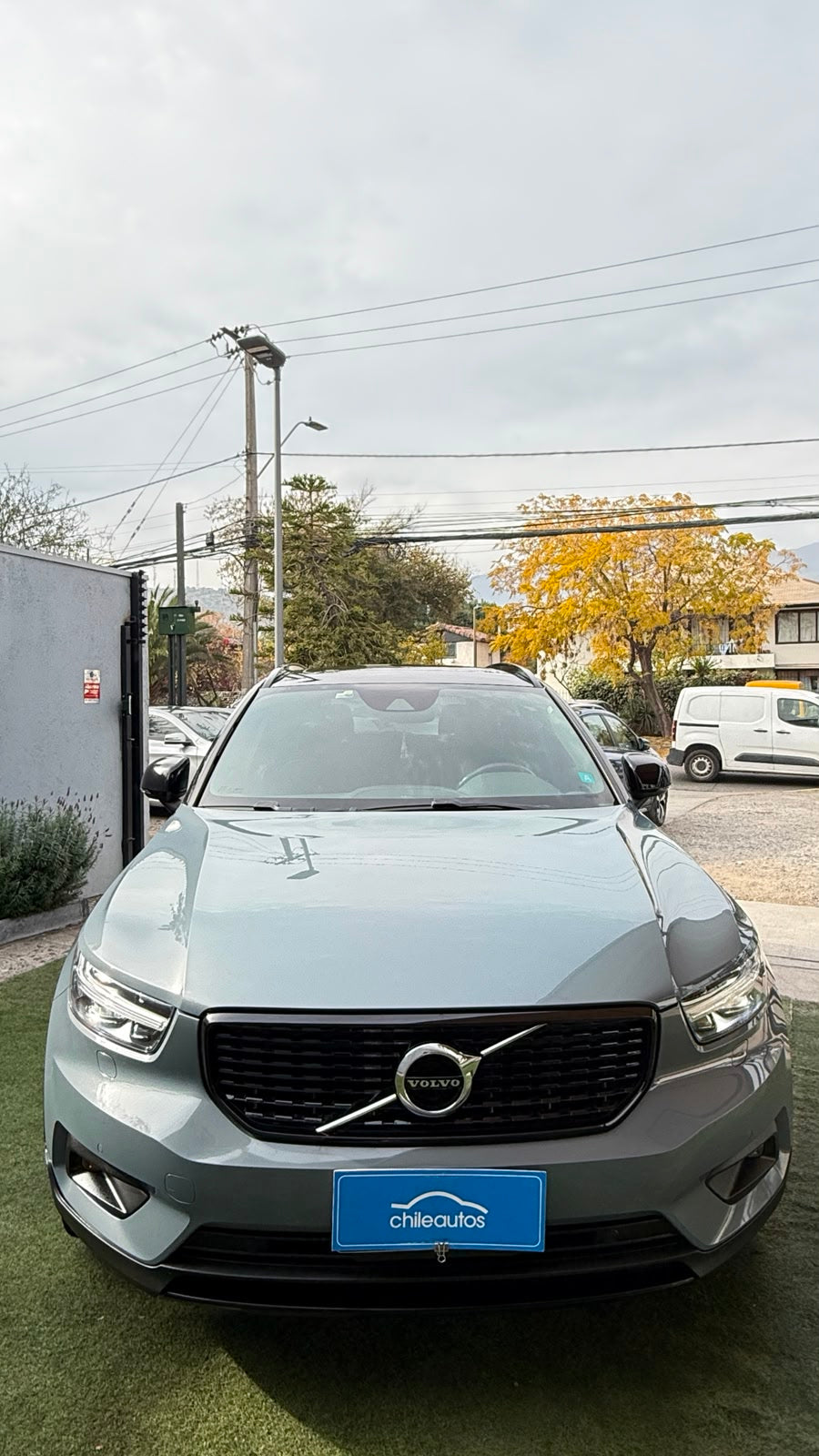 Volvo XC40 2.0 T4 R-Design Automático 2021 (88.995 km)