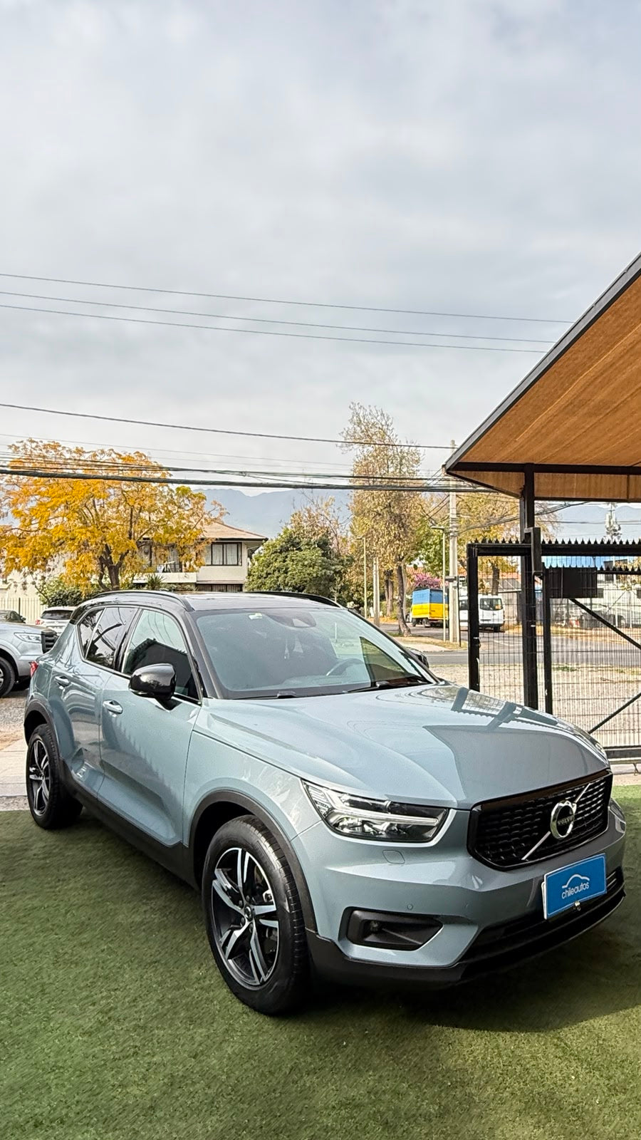 Volvo XC40 2.0 T4 R-Design Automático 2021 (88.995 km)