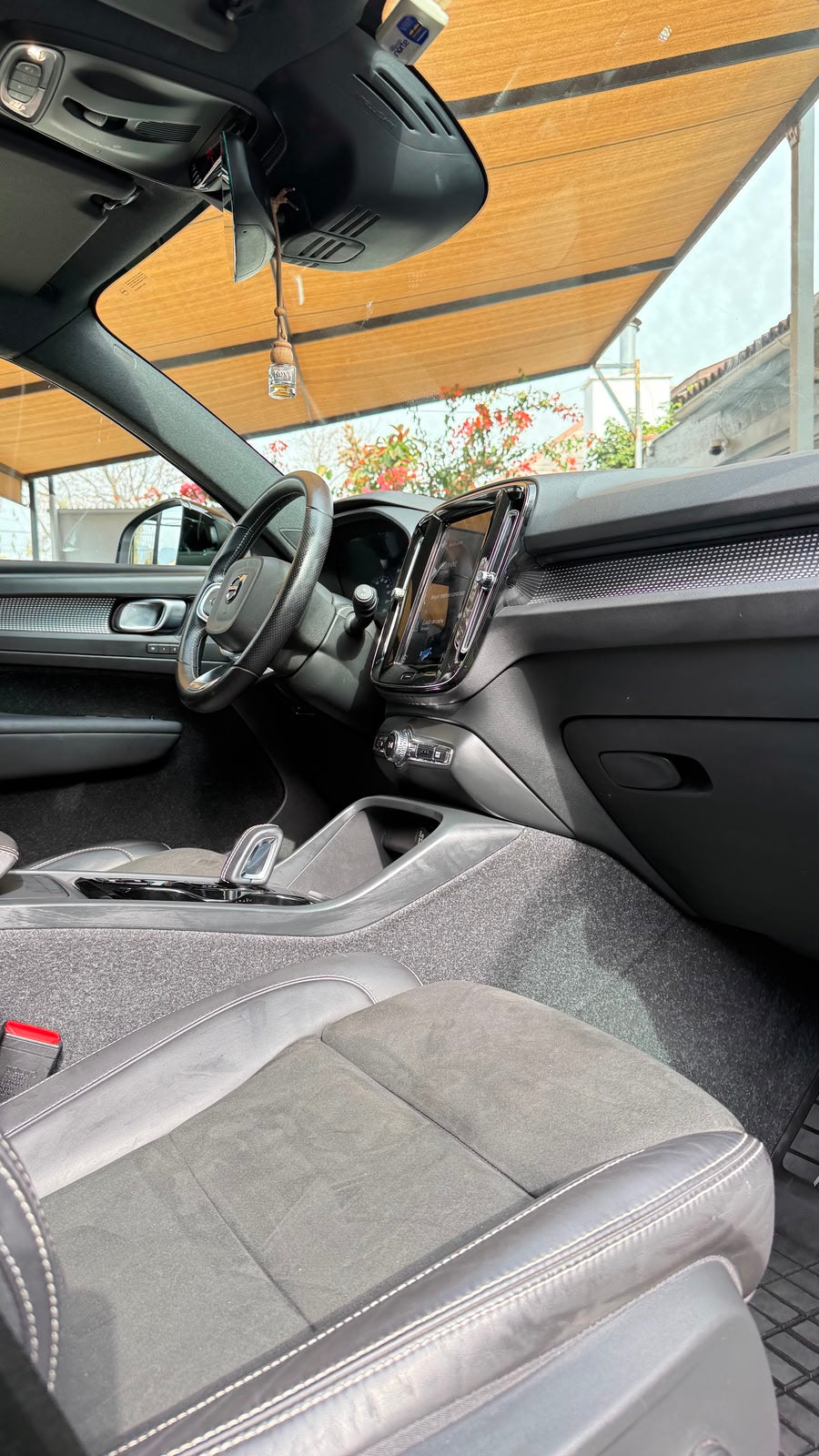 Volvo XC40 2.0 T4 R-Design Automático 2021 (88.995 km)