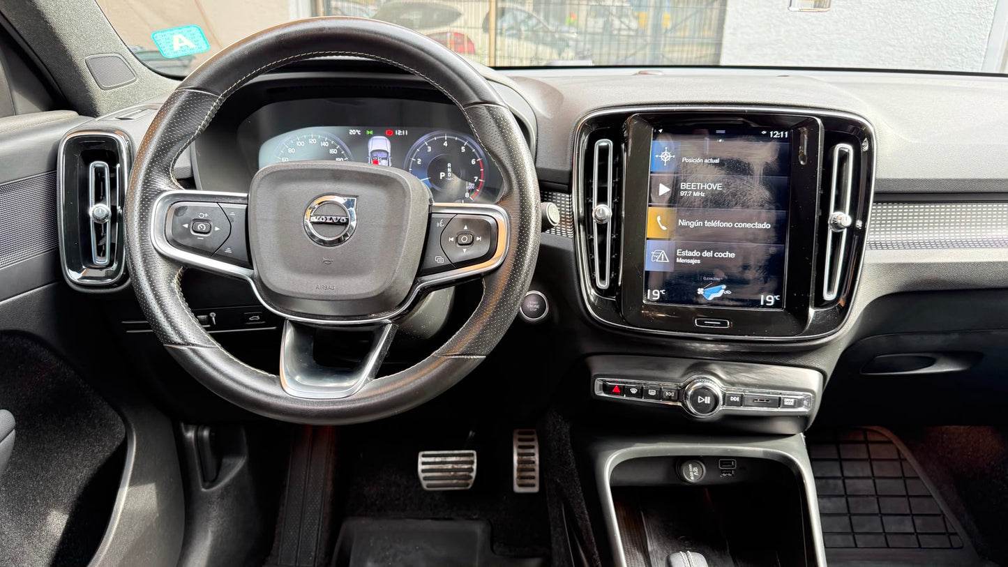 Volvo XC40 2.0 T4 R-Design Automático 2021 (88.995 km)