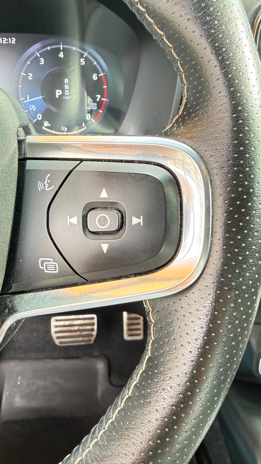 Volvo XC40 2.0 T4 R-Design Automático 2021 (88.995 km)