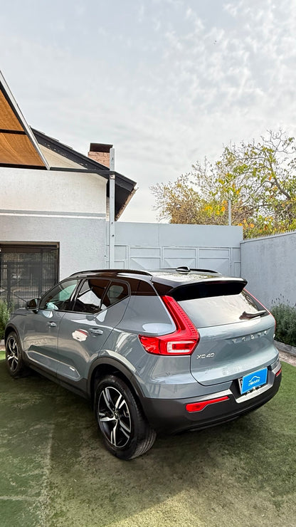 Volvo XC40 2.0 T4 R-Design Automático 2021 (88.995 km)
