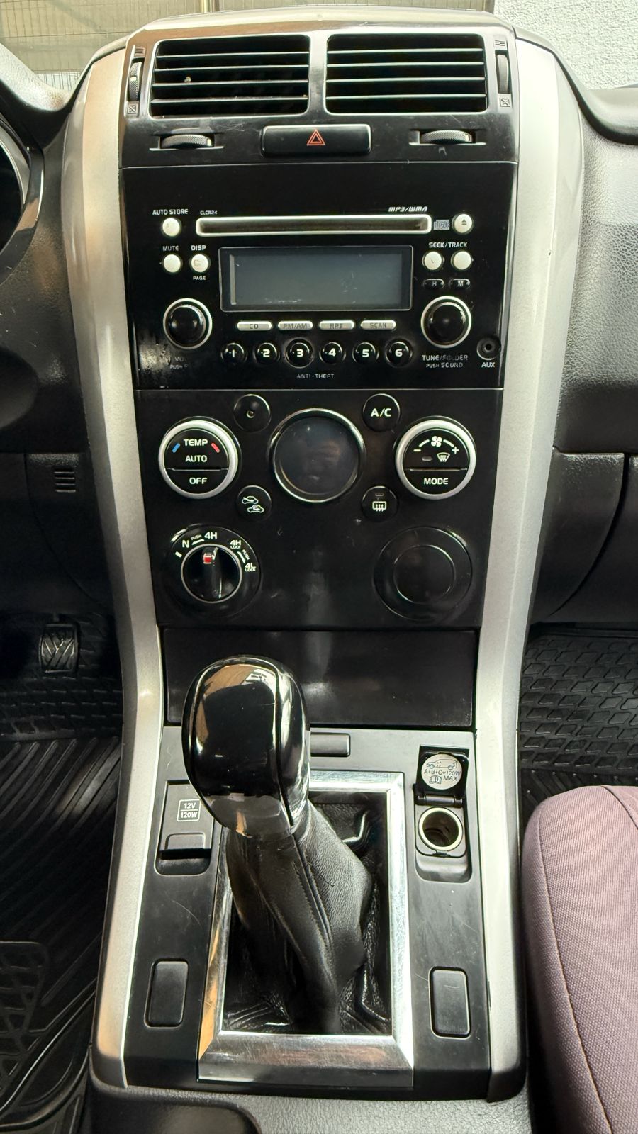 Suzuki Grand Vitara GLX 2.4 4X4 MT 2012 (235.500 km)
