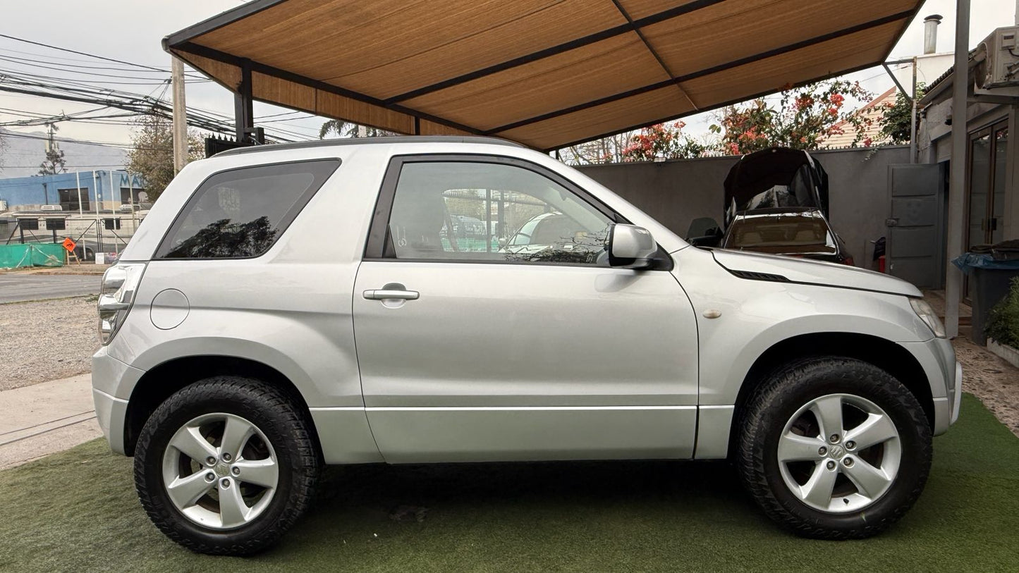 Suzuki Grand Vitara GLX 2.4 4X4 MT 2012 (235.500 km)